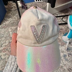 Girl summer hat with V letter light pink